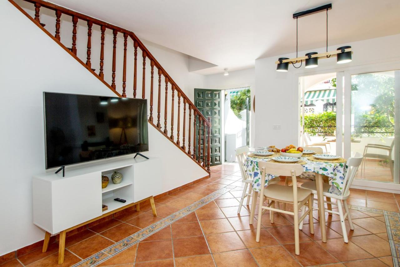 A Cozy And Elegant Townhouse Across The Beach Torre de Benagalbon Exterior photo